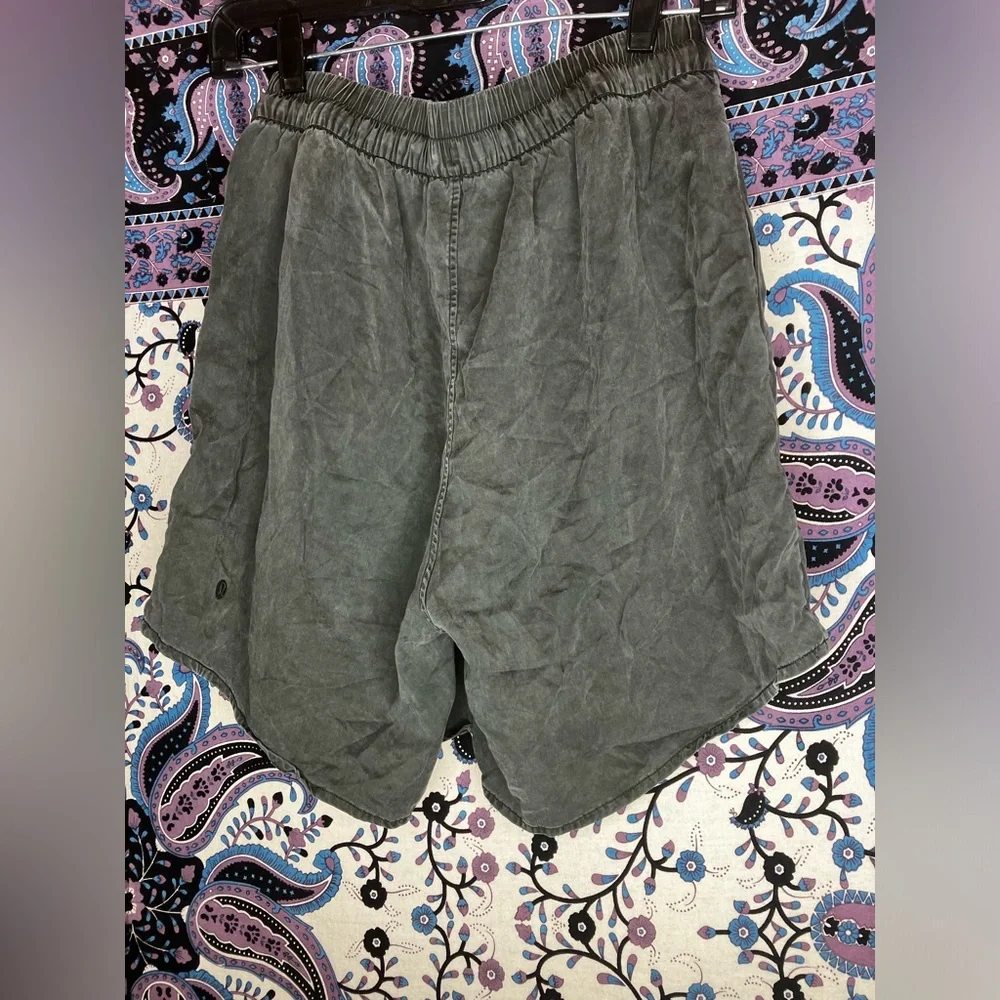 lululemon athletica Women's Washed Olive Gray Drawstring Shorts